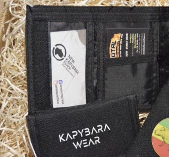Peněženka Kapybara wear – Rasta style (black)