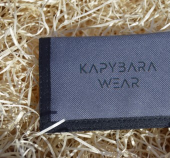 Peněženka Kapybara wear – Logo (grey )